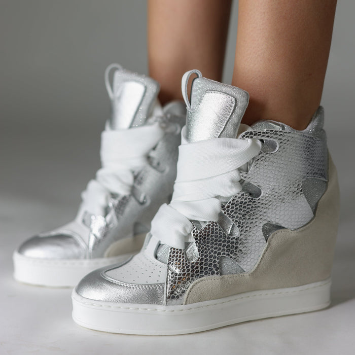 Courageous White Knit Laces