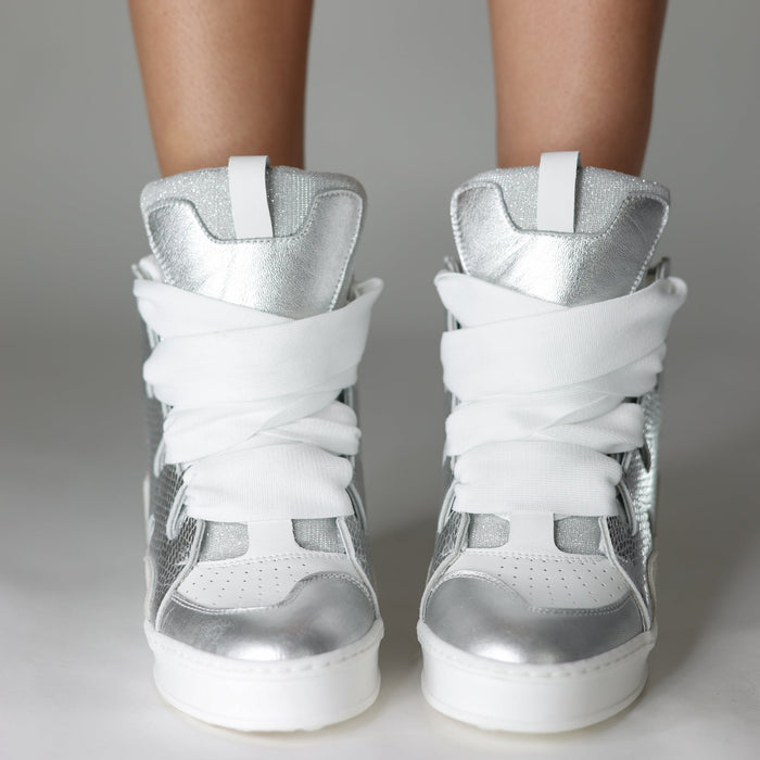 Courageous White Knit Laces